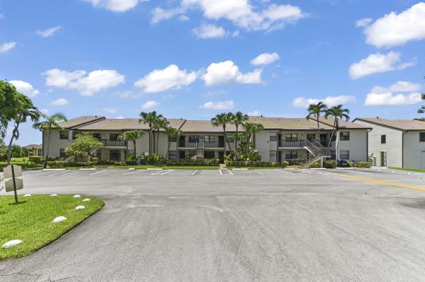 7618 Tahiti Ln #106, Lake Worth, Florida 33467, image 2
