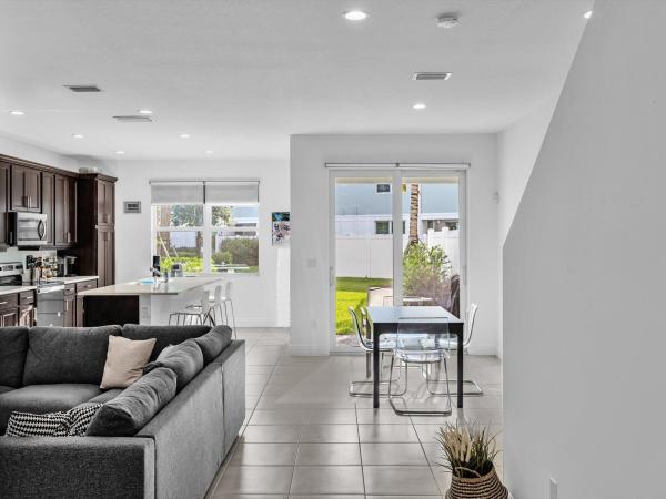 Sandpiper Pointe, 556 Sanderling Cir, Deerfield Beach, Florida 33442, image 3