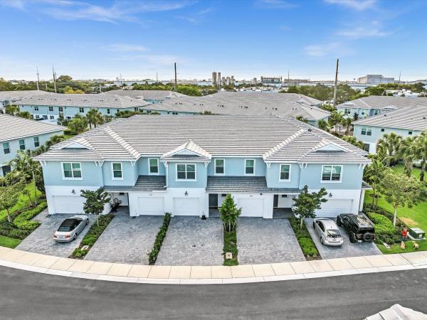 Sandpiper Pointe, 556 Sanderling Cir, Deerfield Beach, Florida 33442, image 1