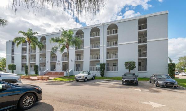 French Villas, 7980 N French Dr #3-305, Pembroke Pines, Florida 33024, image 3