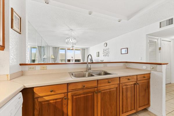 Le Chateau Royal, 3540 S Ocean Blvd #604, South Palm Beach, Florida 33480, image 3