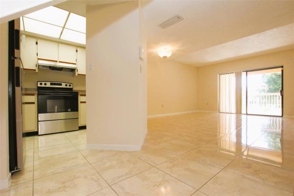 Villas At Lakeview, 5200 NW 31st Ave #98, Fort Lauderdale, Florida 33309, image 2