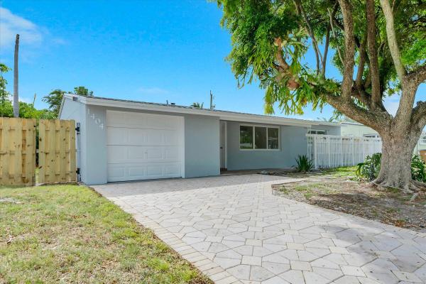 Coral Manor, 1404 SW 1st Ave, Deerfield Beach, Florida 33441, image 2