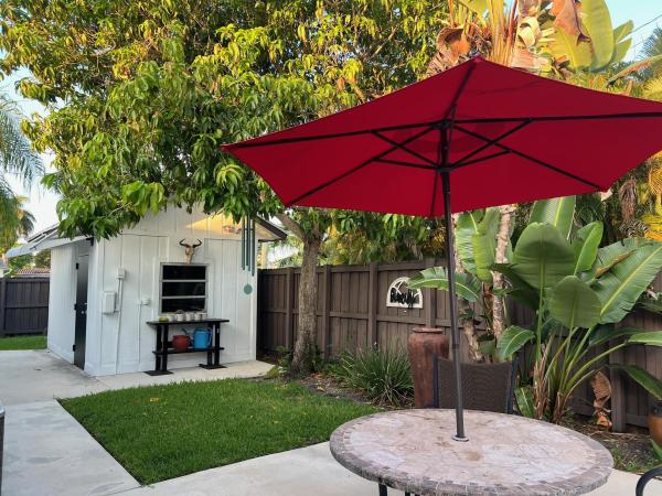 Flamingo Manors, 2100 N 14th Ter, Hollywood, Florida 33020, image 2
