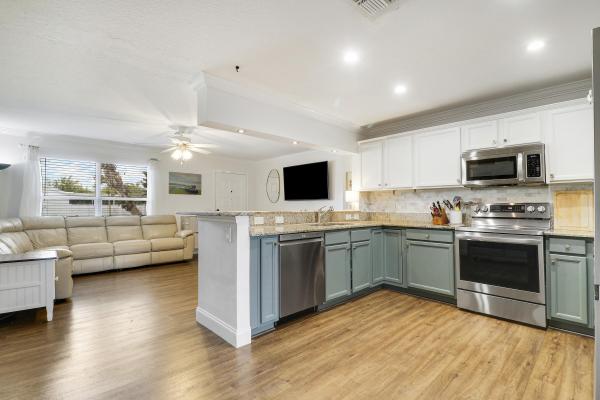 Jupiter Village, 104 Banyan Cir, Jupiter, Florida 33458, image 3