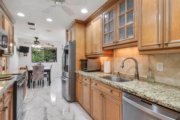 6858 Fountains Cir, Lake Worth, Florida 33467, image 3