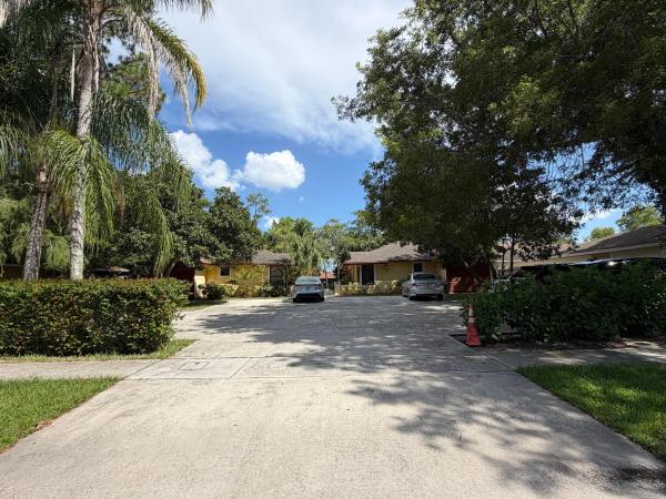 Sugar Pond Manor, 1104 Goldenrod Rd #C, Wellington, Florida 33414, image 3