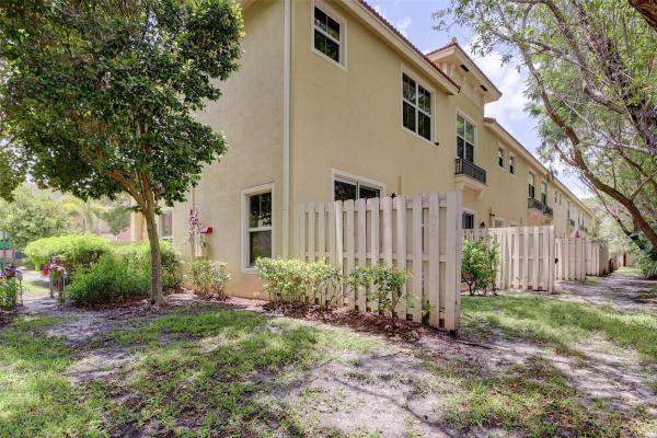Tuscan Villas, 2851 W Prospect Rd #305, Tamarac, Florida 33309, image 1