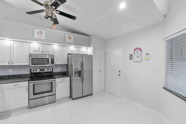 Emerald Pointe, 7916 Coral Pointe Dr, Delray Beach, Florida 33446, image 2