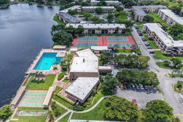 Villas At Carriage Hills Lakeside, 412 Briarwood Cir #2-23, Hollywood, Florida 33024, image 3