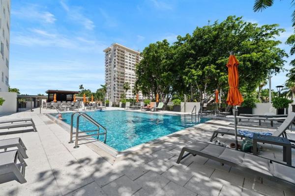 Essex Tower, 340 Sunset Dr #401, Fort Lauderdale, Florida 33301, image 2
