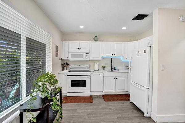 Beulaland, 2500 NW 3rd Ave #1-4, Wilton Manors, Florida 33311, image 2