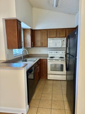 South Palm Place, 7610 Westwood Dr #127, Tamarac, Florida 33321, image 3