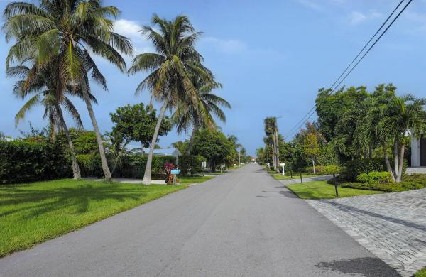 Palm Beach Isles, 1190 Bimini Ln, Riviera Beach, Florida 33404, image 2