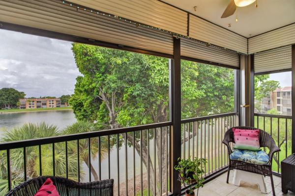 6048 Coral Lake Dr #412, Coconut Creek, Florida 33063, image 2