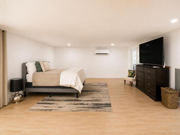 Irons Manor, 830 NE 135th St, North Miami, Florida 33161, image 1