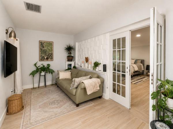 Irons Manor, 830 NE 135th St, North Miami, Florida 33161, image 3