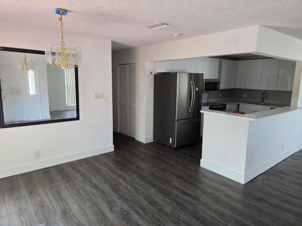 Applegreen, 435 SW 61st Ter, Margate, Florida 33068, image 2