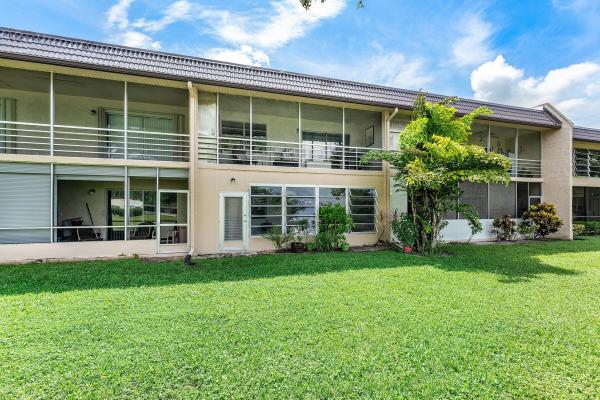 112 Lake Constance Dr, West Palm Beach, Florida 33411, image 3