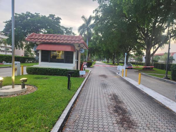 Hollybrook Golf & Tennis Club, 811 S Hollybrook Dr #206, Pembroke Pines, Florida 33025, image 1