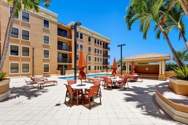 511 Lucerne Ave #613, Lake Worth, Florida 33460, image 2