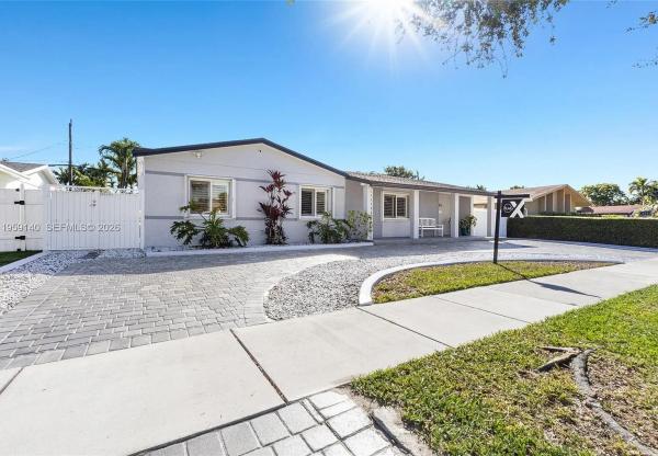 Bel Aire, 9390 SW 190th St, Cutler Bay, Florida 33157, image 2