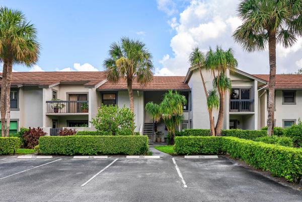 Golf Cottages, 11355 Pond View Dr #D202, Wellington, Florida 33414, image 3