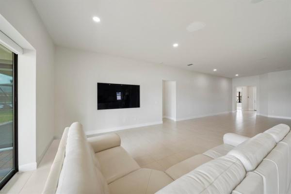 818 SE Courances Dr, Port St. Lucie, Florida 34984, image 1