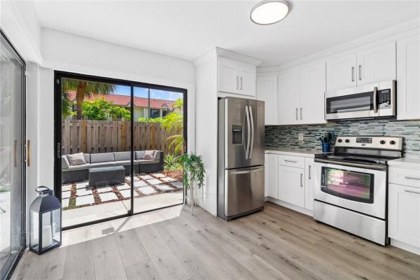 City View Townhomes, 324 City View Dr, Fort Lauderdale, Florida 33311, image 2