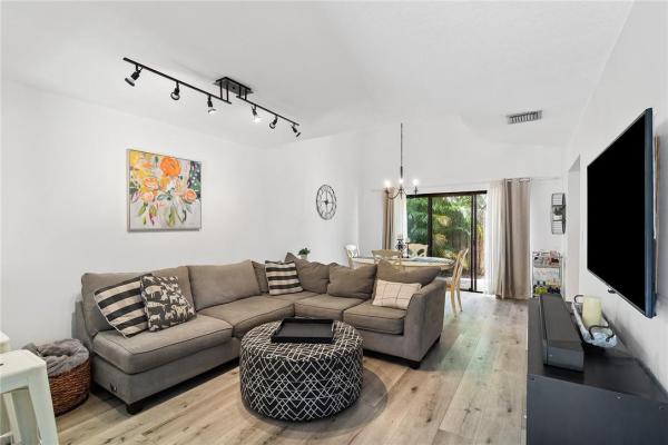City View Townhomes, 324 City View Dr, Fort Lauderdale, Florida 33311, image 1