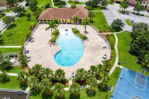 Morningside Palm Breezes Club, 9728 Starboard Dr, Fort Pierce, Florida 34945, image 2