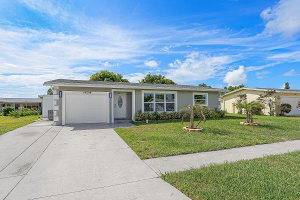 Coco Wood Lakes, 14598 Sunny Waters Ln, Delray Beach, Florida 33484, image 2