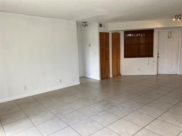 Windmill Lakes, 8734 SW 3rd St #107, Pembroke Pines, Florida 33025, image 2