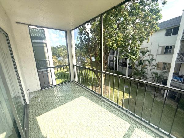The Lakes Of Inverrary, 3360 Spanish Moss Ter #313, Lauderhill, Florida 33319, image 2