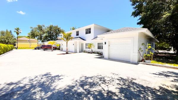 Sugar Pond Manor, 1434 Hawthorne Pl, Wellington, Florida 33414, image 2