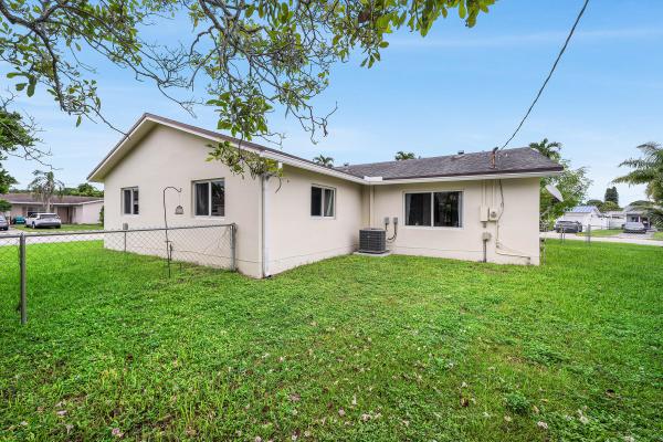 Sandalfoot Cove, 22217 SW 64th Ter, Boca Raton, Florida 33428, image 3