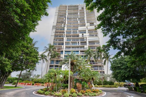 Lincoln Tower, 2400 Presidential Way #302, West Palm Beach, Florida 33401, image 2