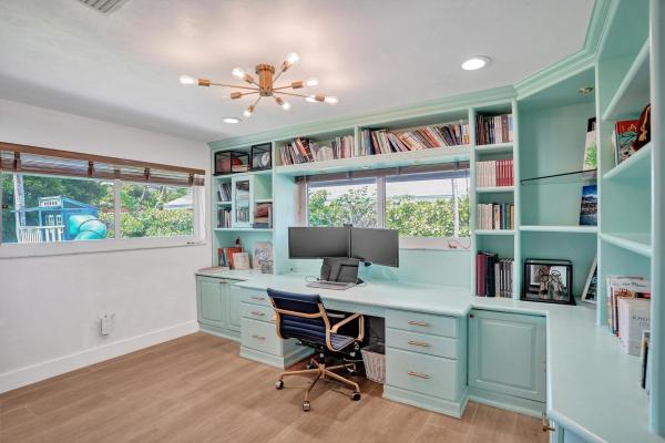 Sea Ranch Lakes Estates, 2 Mendota Ln, Sea Ranch Lakes, Florida 33308, image 1