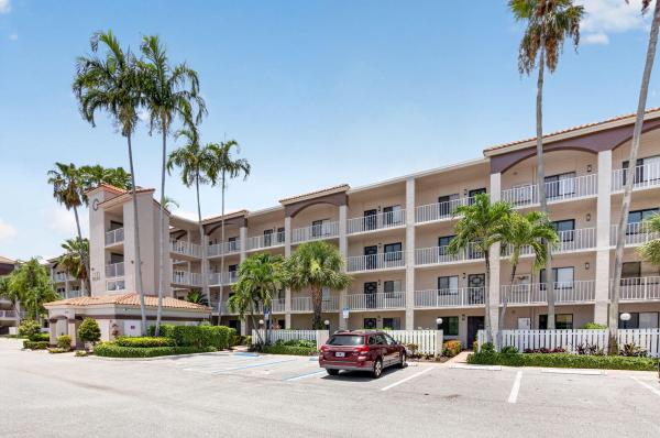 Huntington Pointe, 6241 Pointe Regal Cir #108, Delray Beach, Florida 33484, image 3