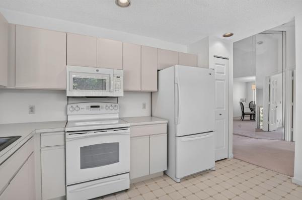 Coach Houses Of Town Place, 5751 Coach House Cir CIRCLE #E, Boca Raton, Florida 33486, image 2