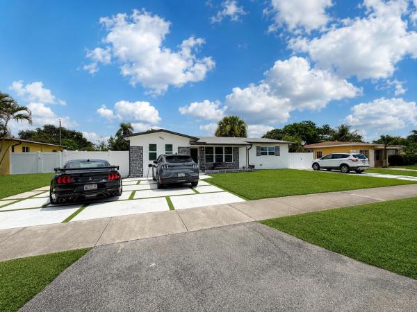 Floral Heights, 4241 SW 21st St, Fort Lauderdale, Florida 33317, image 2