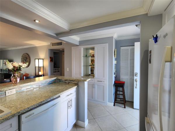 Meadowbrook Lakes View, 321 SE 3rd St #302, Dania Beach, Florida 33004, image 3