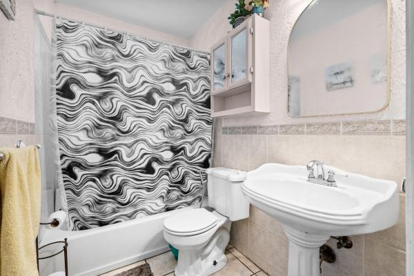 Boulevard Heights, 8460 NW 15th St, Pembroke Pines, Florida 33024, image 1