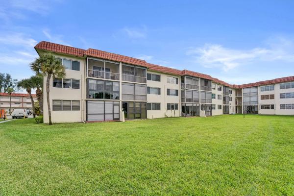 Hollybrook Golf & Tennis Club, 9410 N Hollybrook Lake Dr #201, Pembroke Pines, Florida 33025, image 3