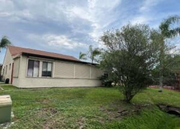 Walton Court, 2290 SE Breckenridge Cir, Port St. Lucie, Florida 34952, image 3