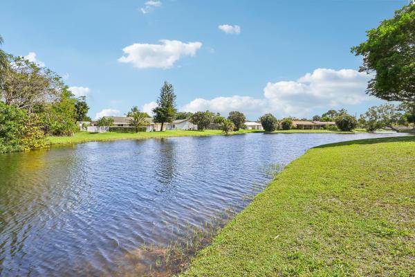 South Lake At Dos Lagos, 22 Via De Casas Sur #103, Boynton Beach, Florida 33426, image 2