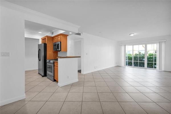 Pine Crest Village At Victoria Park, 1515 E Broward Blvd #126, Fort Lauderdale, Florida 33301, image 3