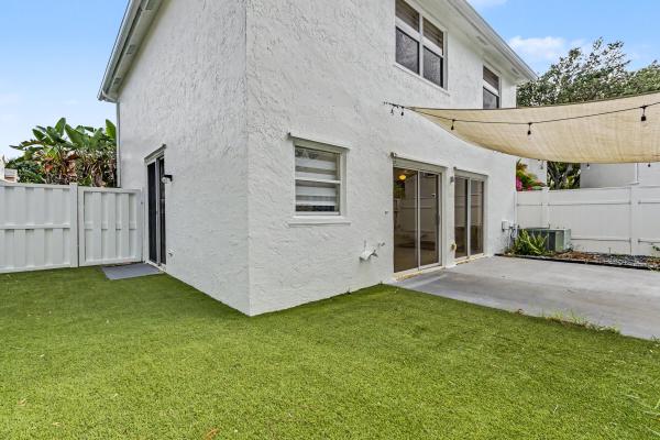 Quatraine At Jacaranda, 9825 NW 2nd Ct, Plantation, Florida 33324, image 2