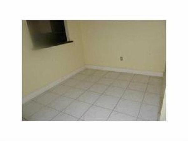 Crystal View Townhomes, 838 Crystal Lake Dr, Deerfield Beach, Florida 33064, image 3
