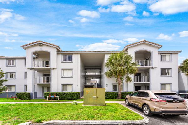 Royal Grand, 2620 S University Dr #308, Davie, Florida 33328, image 2